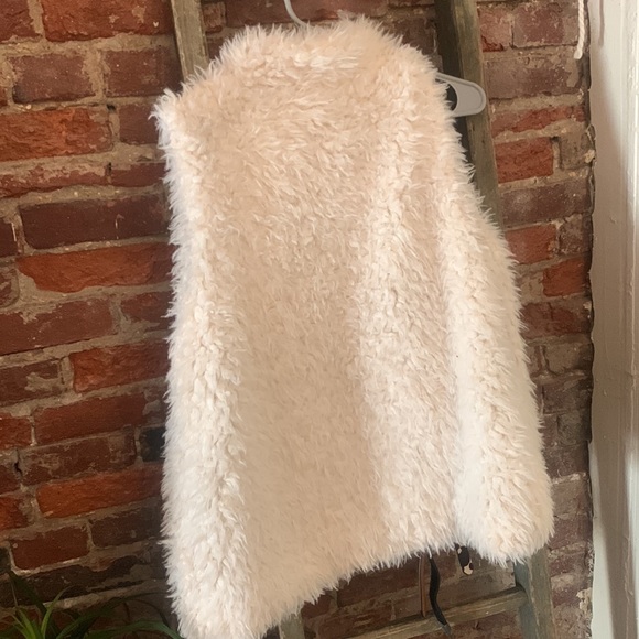 PJ Salvage Sherpa Fur Vest - Picture 4 of 4